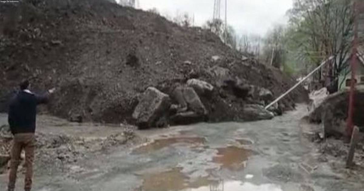J-K: Landslide on Srinagar-Sonamarg road, no casualties reported